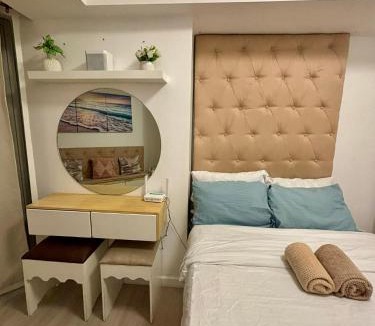 San Fernando Apartment | 22nd-Floor Spacious Studio with Sunrise & Pool Views, Hi-Speed WiFi & Working Space, Netflix, Disney, Kitchen, Wide Balcony