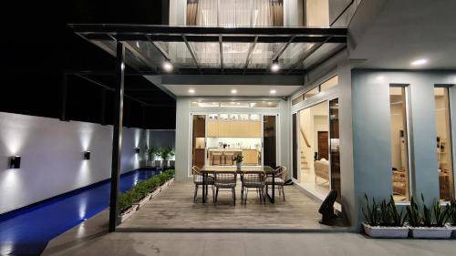 Alabang Villa | 247 m² Villa ∙ 3 bedrooms ∙ 14 guests