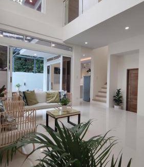 Alabang Villa | 247 m² Villa ∙ 3 bedrooms ∙ 14 guests