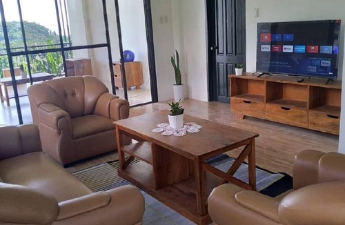 Catarman House | 250 m² House ∙ 3 bedrooms ∙ 10 guests