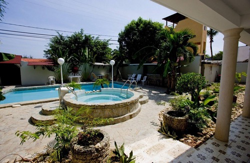 La Esplanada Apartment | 2BD guest-friendly condo with pool/AC/TV/Wi-Fi, near shops/bars