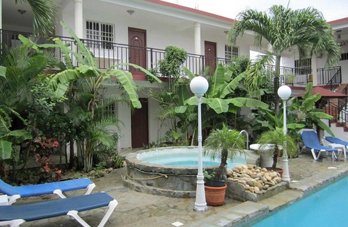 La Esplanada Apartment | 2BD guest-friendly condo with pool/AC/TV/Wi-Fi, near shops/bars