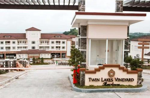 Laurel Apartment | 2Bedroom Suite Merlot Near Twinlakes Tagaytay