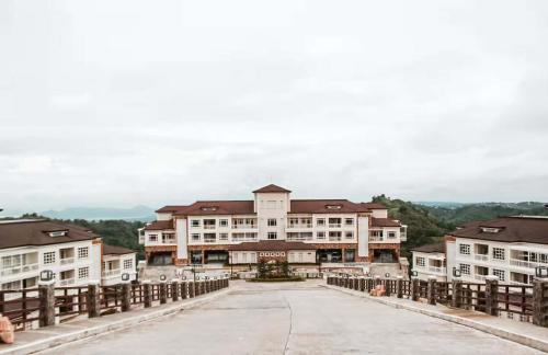 Laurel Apartment | 2Bedroom Suite Merlot Near Twinlakes Tagaytay