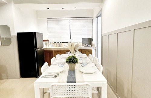 Manoc-Manoc Apartment | 2BR Apartment w/Kitchen+Dining+Living Room/30 Seconds walk to the White Beach