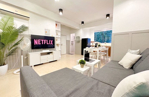 Manoc-Manoc Apartment | 2BR Apartment w/Kitchen+Dining+Living Room/30 Seconds walk to the White Beach