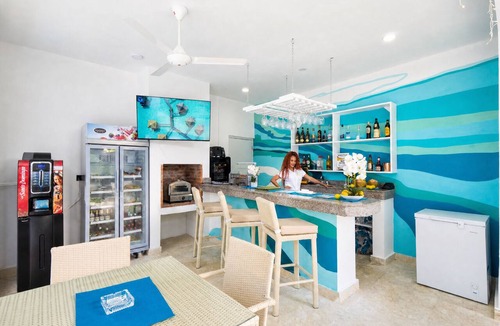 El Batey Apartment | 2BR at Rizz Suites Pool 24/7 GYM Walk to Beach 2 King Beds Sosua