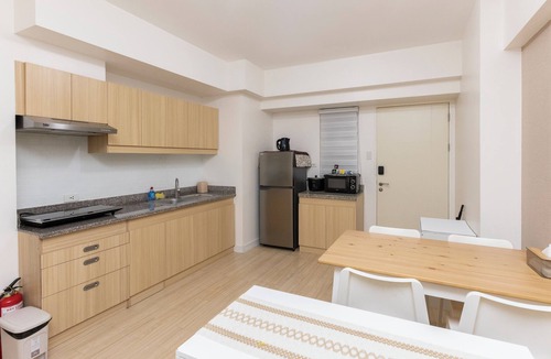 Project 4 Condo | 2BR Condo + Balcony & WiFi @ Infina Towers near LRT