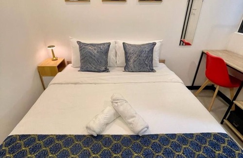 Kuala Lumpur Condo | 2BR Retreat w/ Pool & Gym | 1min to Gleneagles Hospital | 10min to Twin Towers