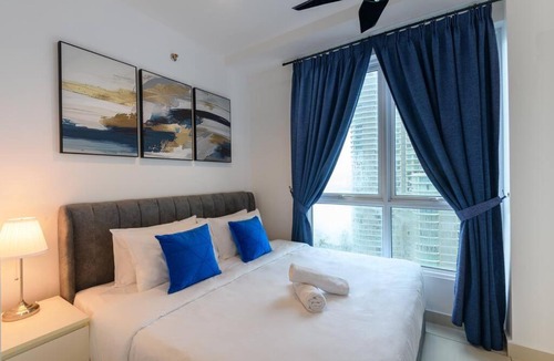 Downtown George Town Apartment | 2R2B Seaview Serenity 1 to 8pax Gurney Mansion One