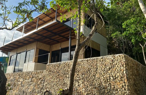Coron House | 3 Bedroom Beach House with Pool