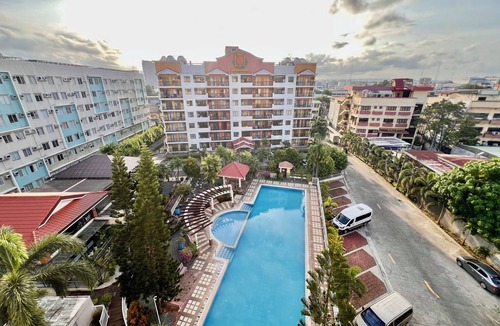 Poblacion District Condo | 3-bedroom Condo with Balcony in beautiful Davao City with AC
