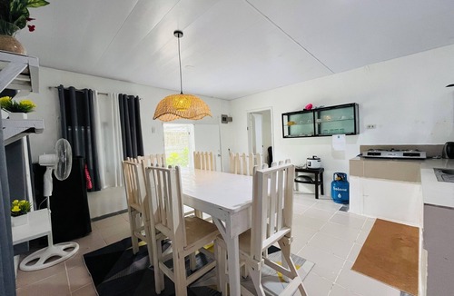 Catangnan House | 3-bedroom house 5 mins. walk to the beach w/600mbps wifi