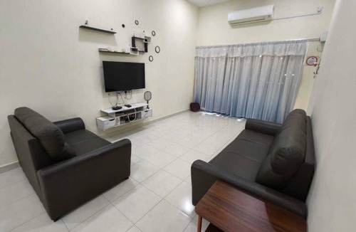 Sitiawan House | 3-bedroom house in beautiful Sitiawan with air conditioning Free Wifi