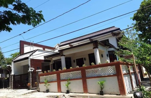 Alabang Apartment | 3-bedroom House in Muntinlupa City
