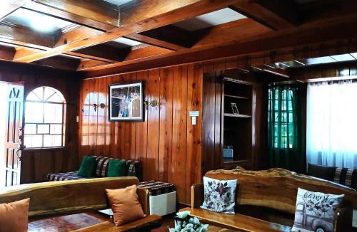 Baguio House | 3 Bedroom House in the Heart of Baguio with Garage
