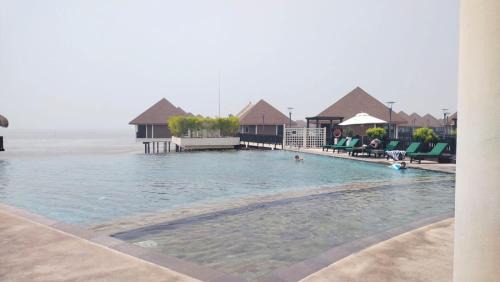 Kampung Bagan Lalang Ski Chalet | 3 BEDROOM SEAVIEW VILLA at GOLDEN PALM TREE
