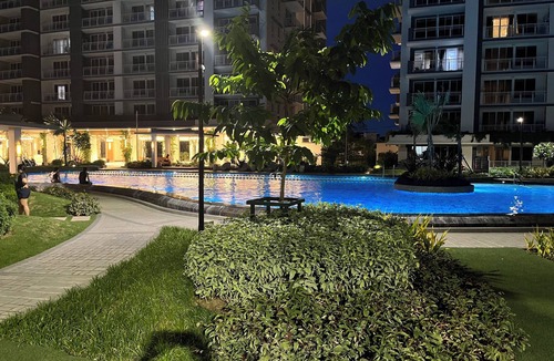 Pandacan Condo | 3-BR , 2 Bath condo with AC, WiFi+Free Parking+Netflix- 8 persons