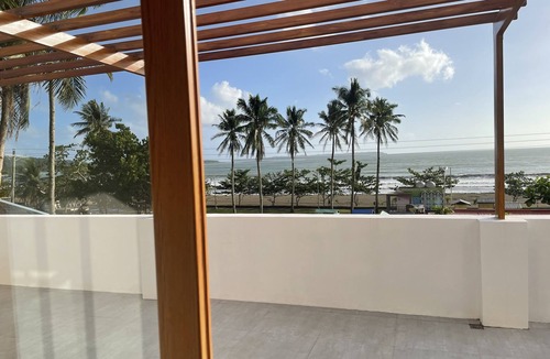 Borongan City House | 3 Story, 5 bedroom house, New Construction 2020 Modern Design, Pool w/BBQ area.