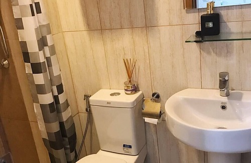 Ermita Apartment | 3 Stylish Contemporary studio @ 8adriatico condo + pool + NetFlix