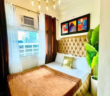 Alabang Apartment | 300 Mbps WiFi - 55 inch SMART TV - Alabang condo near Bellevue Hotel Filinvest City