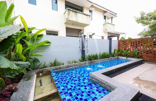 Hulu Kinta Villa | 32 cozy stay Projector, Karaoke , BBQ, 7 carpark, 4 bedroom