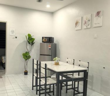 Durian Sebatang House | 32 Homestay