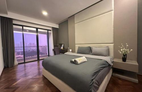 Tanjung Bungah Apartment | 3Bedroom, 2Car Park Seaview with Balcony for 6 pax, The Landmark