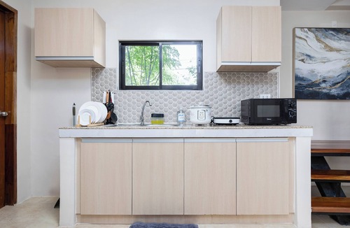 Cebu House | 3BR & 3BA Townhome in Central Cebu City with WiFi, Netflix, Parking and Washer
