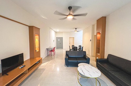 Bukit Jalil Apartment | 3BR Apartment in Serdang with Pool & Parking