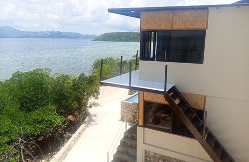 Coron House | 4 Bedroom 2-Storey Beach House with Pool