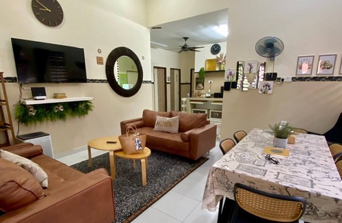 Kampung Bukit Rangin House | 4-bedroom house with WiFi,Netflix & AC