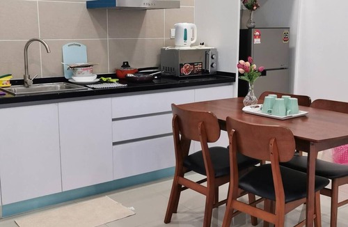 Medini Condo | 4 guests 2 rooms D'Prsitine Walking Distance to Legoland (Netflix & High Floor)