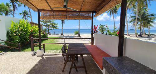General Luna Other | 40 m² Tent ∙ 1 bedroom ∙ 4 guests