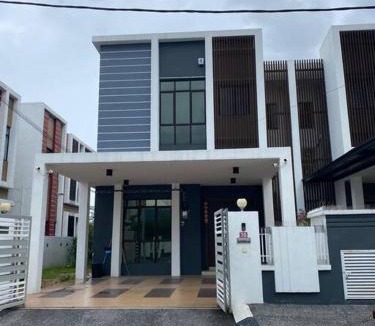 Tebing Tinggi Villa | 4B12B Bar 5 min City Center-no karaoke