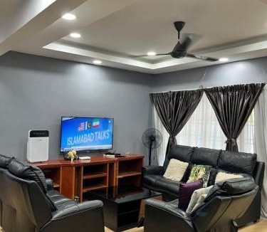 Bandar Baru Bangi House | 4BR Landed House Bandar Baru Bangi - All bedrooms AC, Wi-Fi