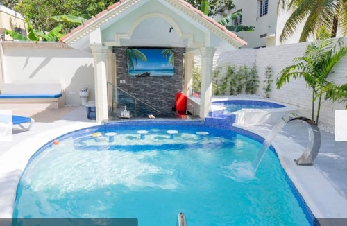 Vista Hermosa Villa | 5 bed 5 bath Mansion in phenomenal Santo Dg Este with AC, EV WiFi and Bar Pool