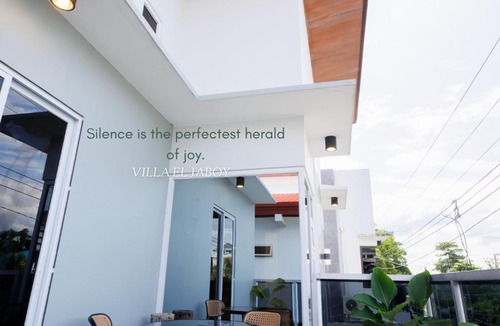 Angeles City Villa | 5-BR Private Luxury Villa in Angeles City with Pool