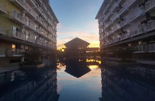 Mactan Export Processing Zone Condo | 5 mins to Mactan Airport quite stay with pool, gym and balcony.