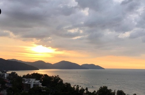 Batu Ferringhi Apartment | 5 minutes away from the beach. Breathtaking Sea view
