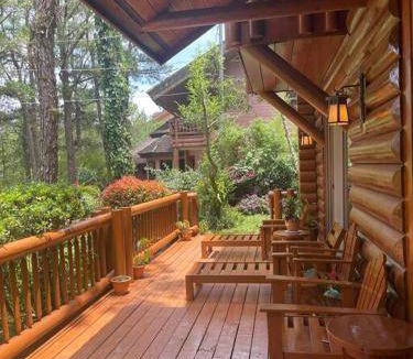 Baguio Villa | 500 m² Villa ∙ 2 bedrooms ∙ 16 guests