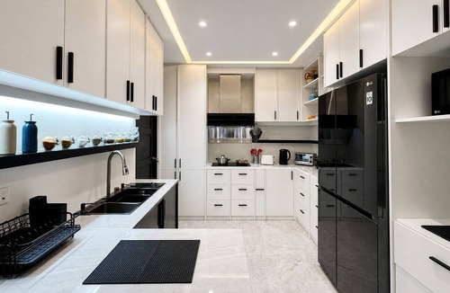 Downtown Apartment | 500Mbps | Sit-Stand Desk | Pro-Kitchen | WD | King