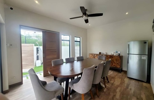 Maribago House | 548 m² House ∙ 4 bedrooms ∙ 10 guests