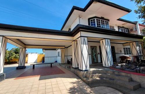 Taman OUG House | 6 Bedroom 24 Pax Karaoke Pool Stay for Family OKR by Manhattan Group