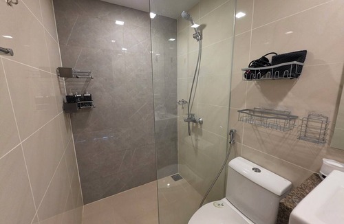 San Lorenzo Condo | 65sqm 2-bedroom condo with washer in Makati City