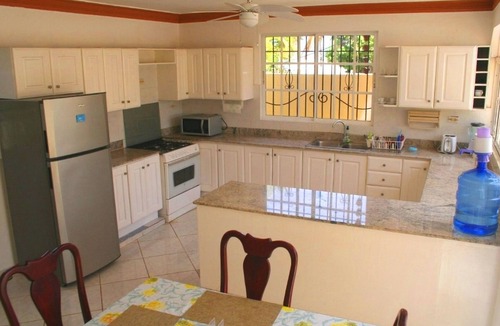 Urbanizacion Tavarez Villa | 6BD Guest-friendly Villa in central Sosua, pool/jacuzzi, AC/cable TV/Internet