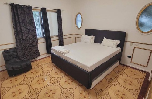 Angeles City Villa | 900 m² Villa ∙ 8 bedrooms ∙ 30 guests