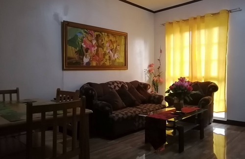 Batangas City House | A Bright, Stylish Clean Apt near Diversion Rd