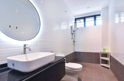 Kuala Lumpur House | A Comfy 3BR Home Near MRT, Sunway Medical Centre