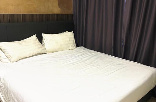 Kajang House | A Cozy Deluxe Room in Jalan Eco Majestic Semenyih